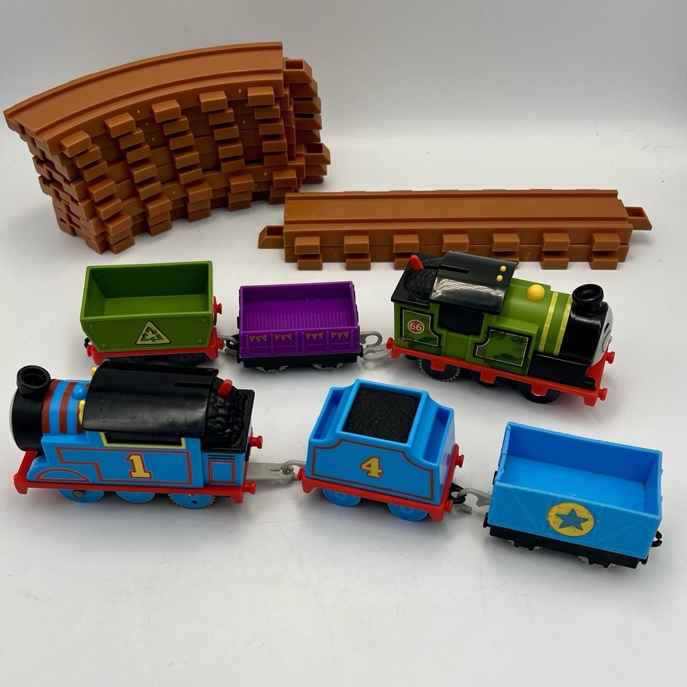 Thomas & Percy Track Master Motorized Action Engine with cars & track WORKS! - Picture 3 of 9